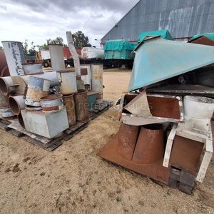 Lote siguiente: Lote de Piezas Metálicas Industriales y Componentes de Maquinaria