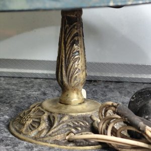 Par de Lámparas de Bronce Labrado con Pantallas Decoradas - imagen 5