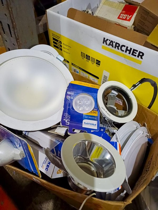 Lote de Material Eléctrico: Plaquetas Duomo, Fuentes 12V, Rotuladores, Llaves Monoblock y Más - imagen 1