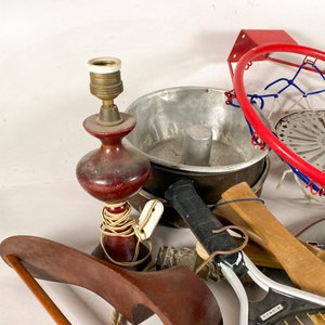 Lote de Aro de Basquet, Raquetas, Lámpara y Más Objetos Varios - imagen 5