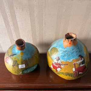 Lote siguiente: Adornos de Mate de Calabaza Pintados a Mano con Escenas Gauchescas
