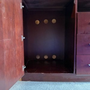 Cómoda Minibar Laqueada Frente Curvo con 3 Cajones y Espacio Frigobar - imagen 6