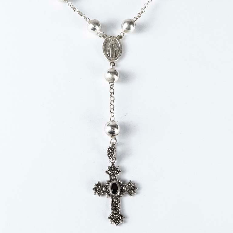Lote anterior: Rosario de plata y piedras - Joya en excelente condición