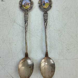 Lote anterior: Par de Cucharas de Colección en Plata 800/900 con Esmalte Cloisonné y Motivos Gauchescos
