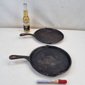 Par de Sartenes de Hierro Fundido Rústicas con Mango Integrado - imagen 2