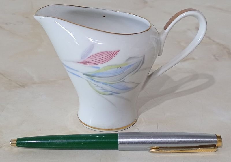 Lecherita de Porcelana ALEMANA, marca; EDELSTEIN BAVARIA (sellada y numerada). Espectacular. - imagen 1