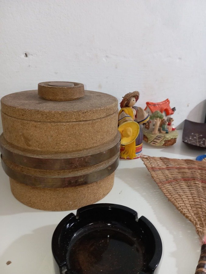 Colección de artículos decorativos y útiles - imagen 3