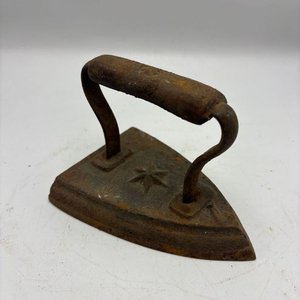 Plancha Antigua de Hierro Fundido con Estrella Decorativa - imagen 2