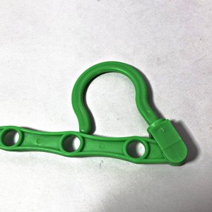 Lote de 45 Multiperchas Plásticas Verdes - imagen 4