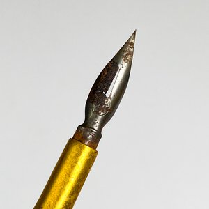 Pluma Antigua Enchapada con Grabados Decorativos - imagen 4