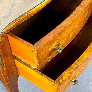 Cómoda de transición en madera de caoba con apliques de bronce y detalles florales - imagen 3