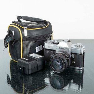 Lote siguiente: Cámara Fotográfica Canon FT Japonesa con Estuche y Flash
