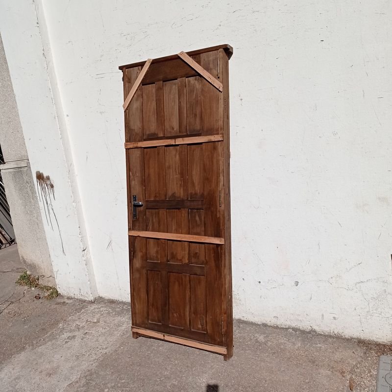 Puerta exterior en madera maciza con marco y cerradura - imagen 5
