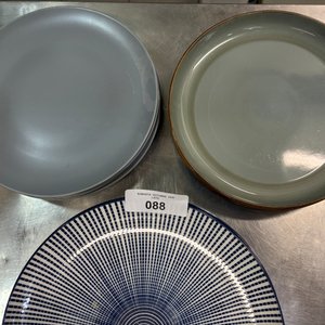 19 Platos Llanos de Loza Selecta - Azul, Verde y Gris - imagen 3