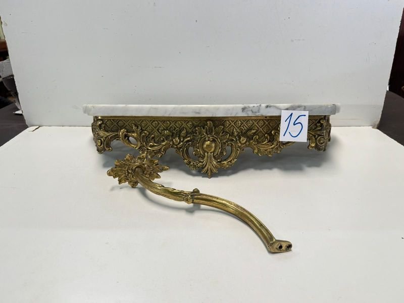 Consola de Bronce con Mármol y Diseño Ornado - imagen 2
