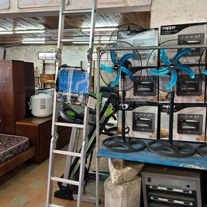 Lote siguiente: Escalera Multiuso Plegable de Aluminio