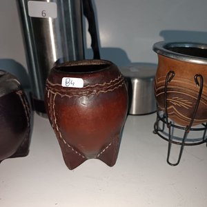 Termo de Acero Inoxidable con Tres Mates de Cuero y Calabaza - imagen 2