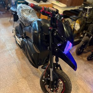 Moto Eléctrica Negra Deportiva - imagen 7
