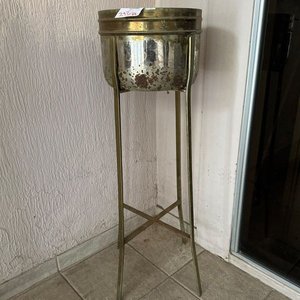 Pedestal Metálico con Portamaceta Alto - imagen 2