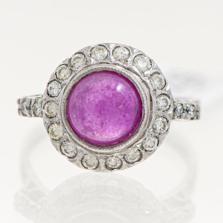 Lote siguiente: Anillo de oro con rubí y brillantes