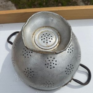 Colador de Aluminio con Asas Metálicas - imagen 3