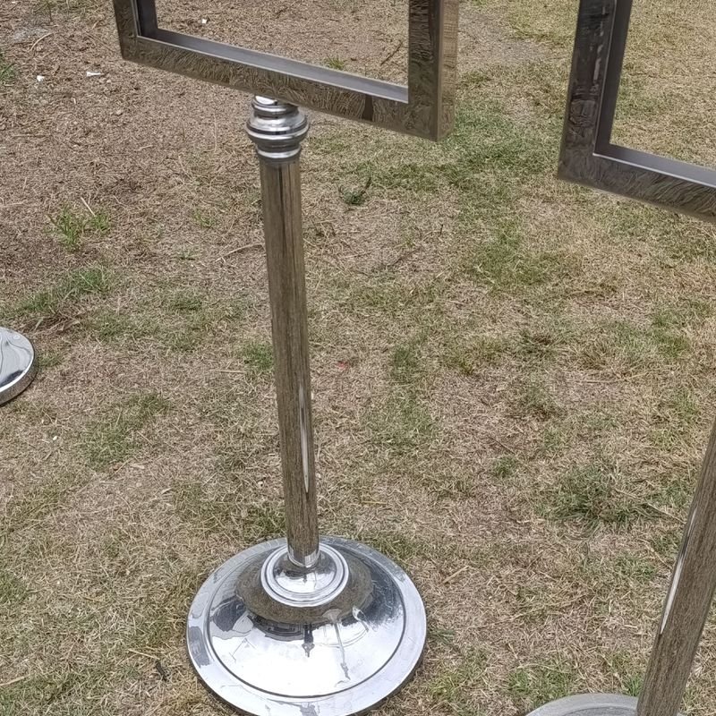 Porta carteles de pie verticales marca Forbes - imagen 4