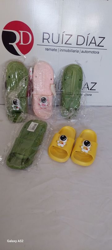 Zapatillas amarillas divertidas y accesorios - imagen 2