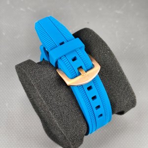 Reloj Lige Masculino Malla Azul Silicona, Caja Dorada - imagen 5