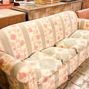 Sofá de Estilo Clásico con Estampado Floral - imagen 2