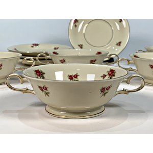 Seis Tazas de Consomé de Porcelana Bavaria Beige con Decoración Floral y Cuatro Platillos - imagen 3
