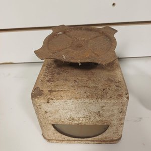 Balanza Antigua con Plato de Aluminio y Talla de Madera - imagen 5