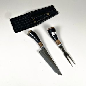 Lote siguiente: Juego de Cuchillo y Tenedor de Acero con Estuche