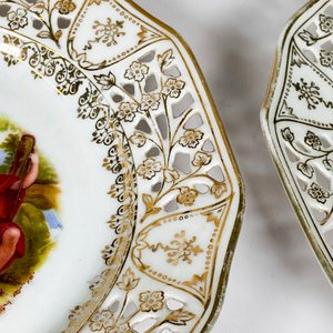 Seis Piezas de Porcelana Alemana con Decoración de Damas y Borde Calado - imagen 7