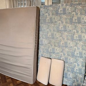 Lote anterior: Dos Colchones de Dos Plazas y Par de Almohadas