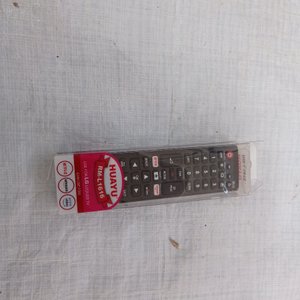 Siete piezas: control universal +2 micrófonos + 3 palos de selfie + aro de basket para ropa sucia. - imagen 7