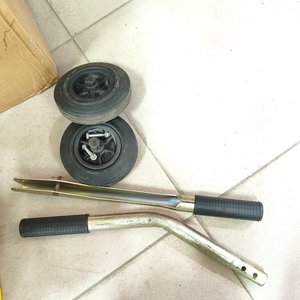Bomba Manual para Aceite con Depósito Metálico y Accesorios - imagen 3