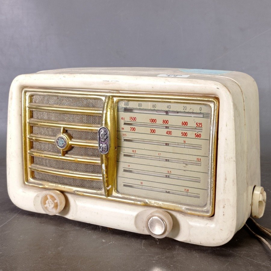 Antigua radio GELOSO 319, con pequeña rotura en la parte de atrás - imagen 2