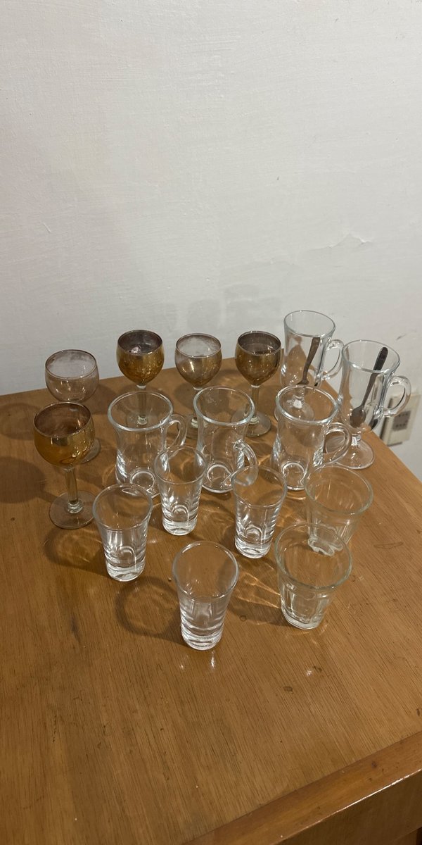 Set de Copas y Vasos de Vidrio