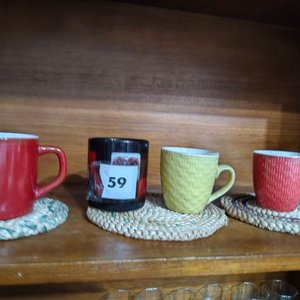 Lote de Tazas Variadas con Diseños Florales y Geométricos - imagen 7