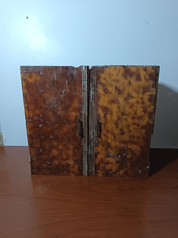 Botiquín o Estante Rústico de Madera con Puertas y Estantes Interiores