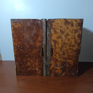 Lote anterior: Botiquín o Estante Rústico de Madera con Puertas y Estantes Interiores