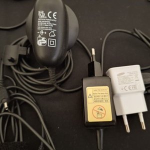 Lote de Cargadores, Adaptadores y Cables de Alimentación Varios - imagen 3