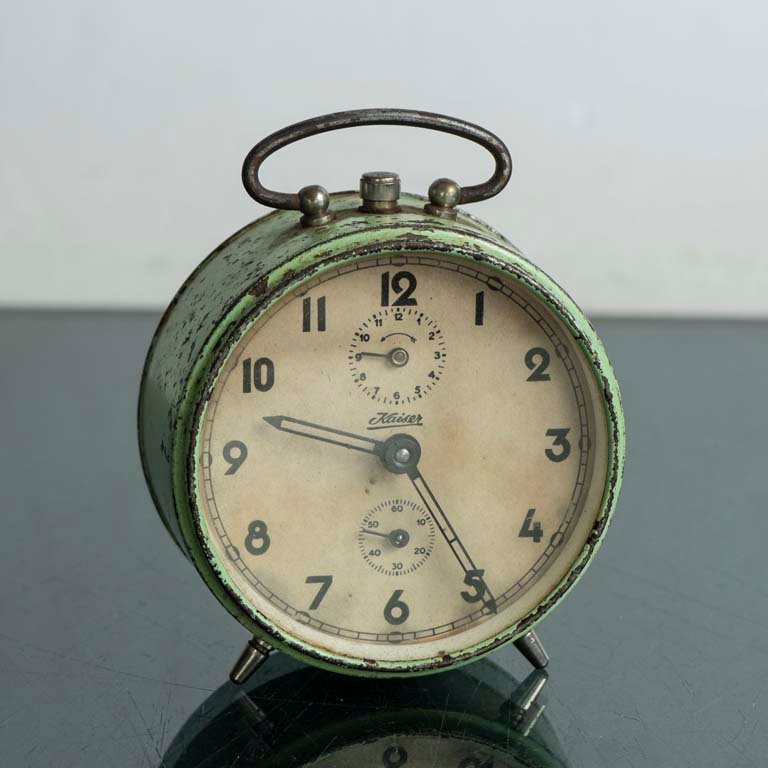 Lote siguiente: Reloj de sobremesa Kaiser con detalles