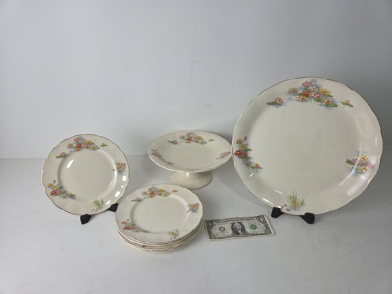Lote siguiente: Colección de platos y bandejas de porcelana inglesa