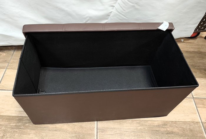 Baúl tapizado en ecocuero chocolate capitoneado - imagen 4
