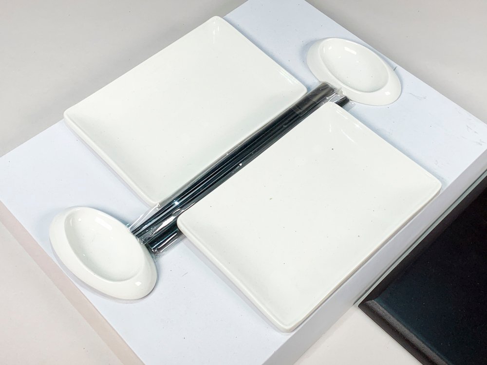 Juego de sushi para dos personas en loza blanca - imagen 2
