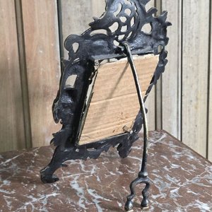 Antiguo Portarretrato de Bronce Estilo Barroco con Querubín - imagen 3