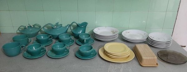 Juego de Loza Turquesa y Amarillo: Platos, Tazas de Té y Postre - imagen 1