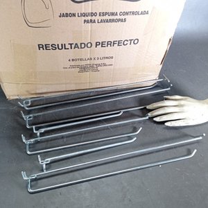 Más de 90 perchas en metal para exhibir en diferentes formas y tamaños.  - imagen 5