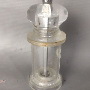 Lote siguiente: Molinillo Vintage de Acrílico Transparente Cole & Mason - Inglaterra